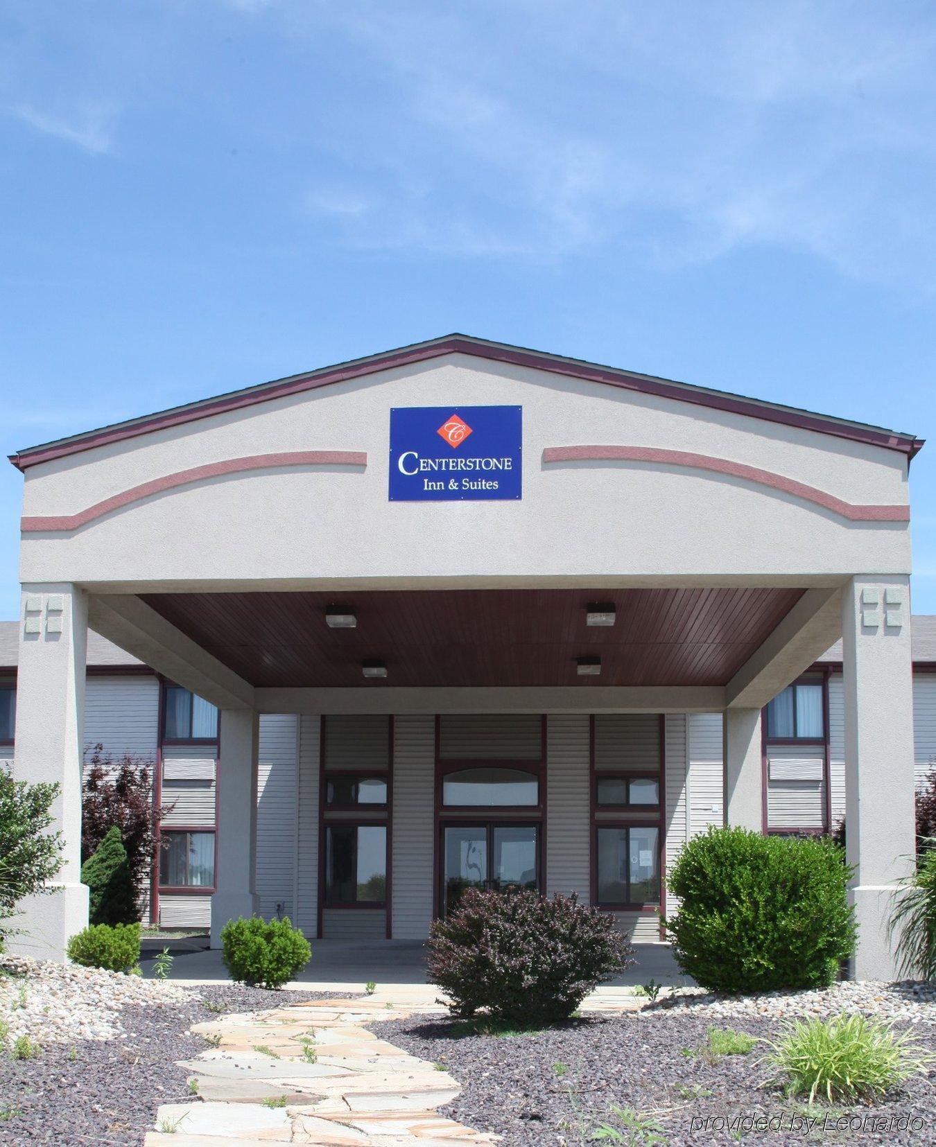 Centerstone Inn & Suites Carlyle Экстерьер фото