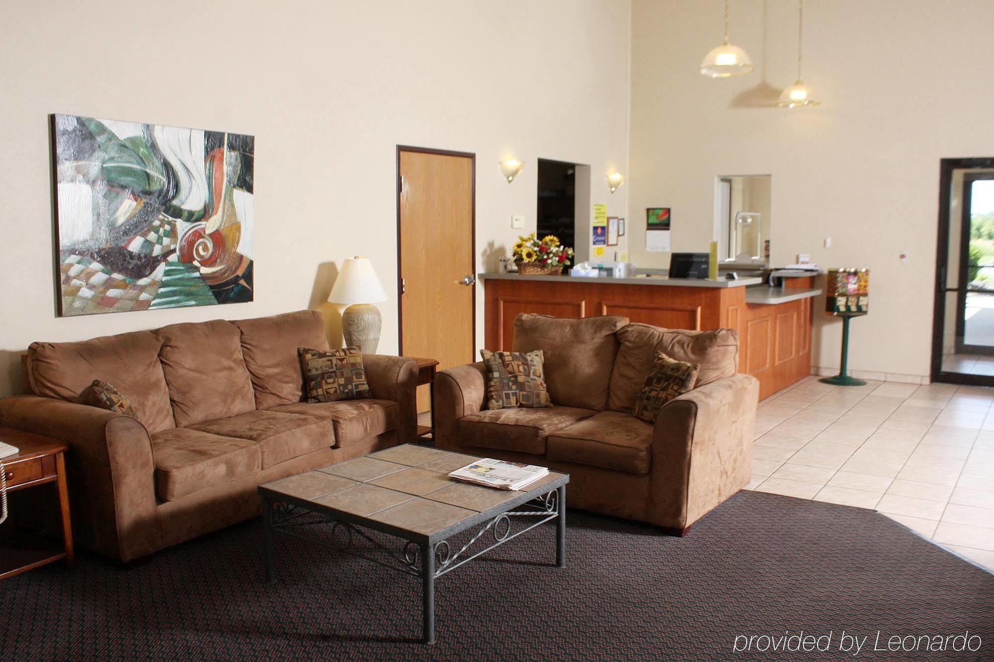 Centerstone Inn & Suites Carlyle Экстерьер фото