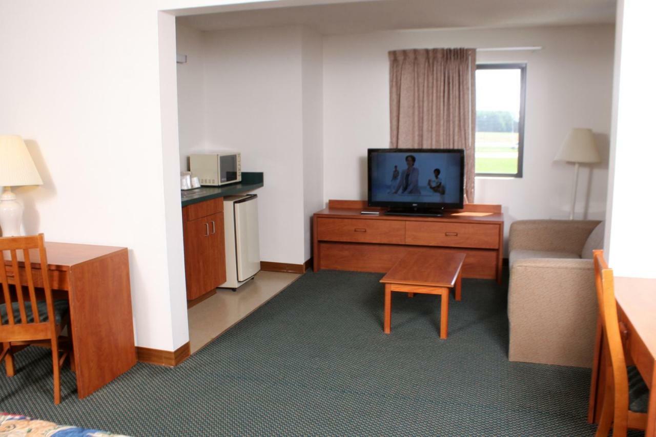 Centerstone Inn & Suites Carlyle Экстерьер фото